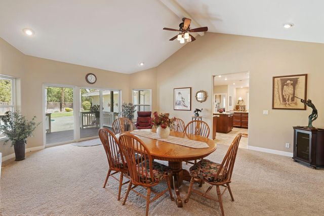 10117 Del Almendra Dr, Oakdale, CA 95361