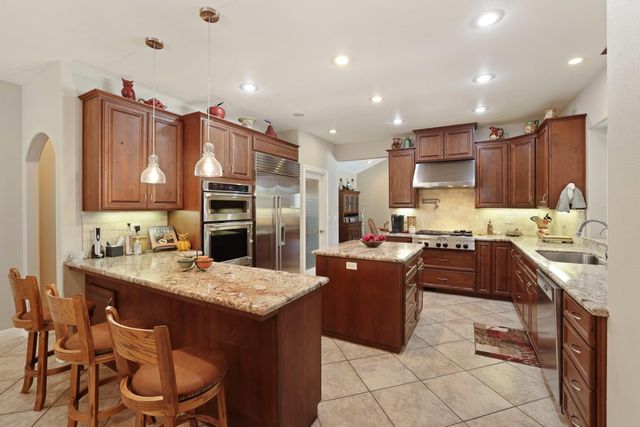 10117 Del Almendra Dr, Oakdale, CA 95361