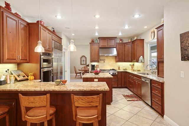 10117 Del Almendra Dr, Oakdale, CA 95361