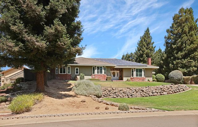 10117 Del Almendra Dr, Oakdale, CA 95361