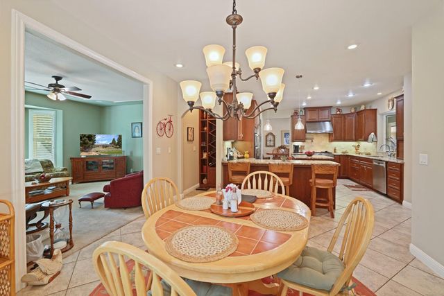 10117 Del Almendra Dr, Oakdale, CA 95361