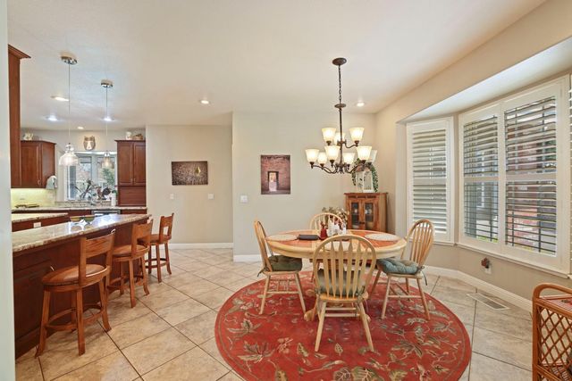 10117 Del Almendra Dr, Oakdale, CA 95361