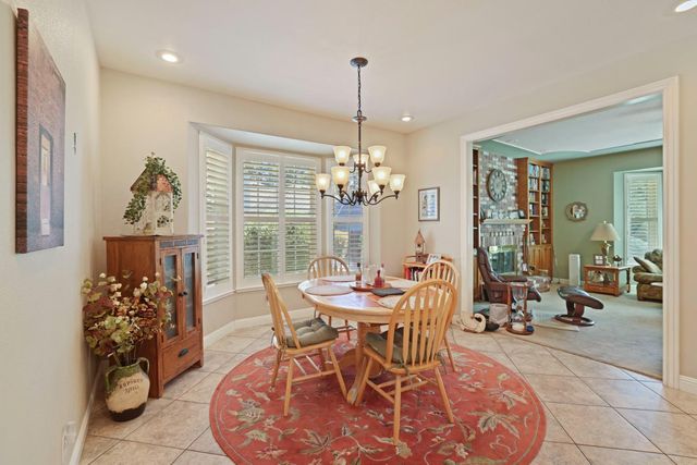 10117 Del Almendra Dr, Oakdale, CA 95361