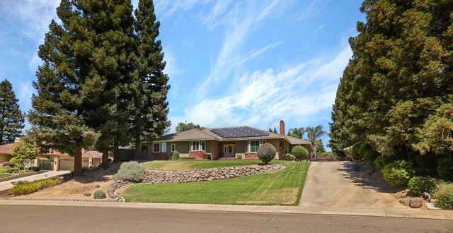 10117 Del Almendra Dr, Oakdale, CA 95361