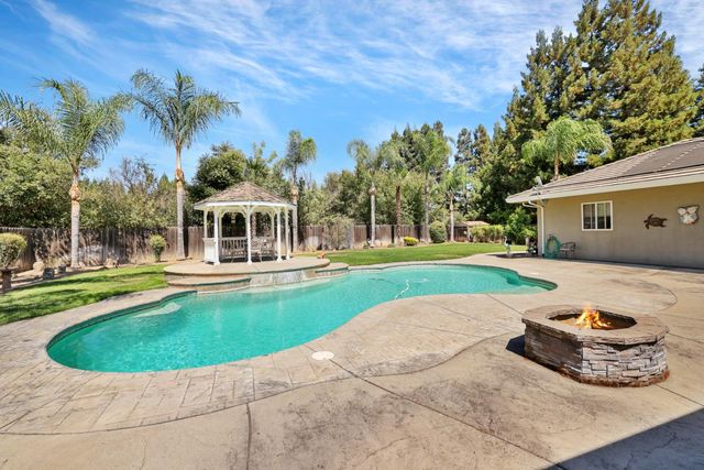 10117 Del Almendra Dr, Oakdale, CA 95361