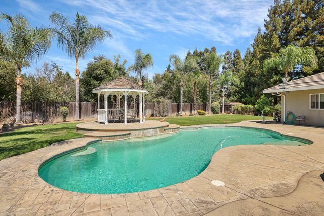 10117 Del Almendra Dr, Oakdale, CA 95361