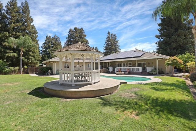 10117 Del Almendra Dr, Oakdale, CA 95361