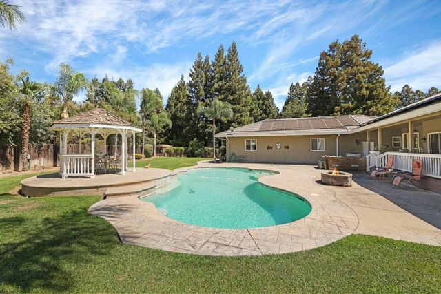 10117 Del Almendra Dr, Oakdale, CA 95361