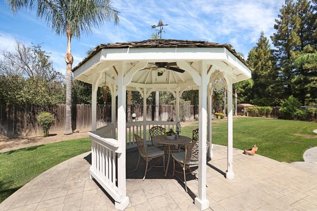 10117 Del Almendra Dr, Oakdale, CA 95361