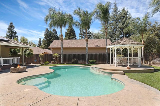 10117 Del Almendra Dr, Oakdale, CA 95361