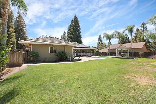 10117 Del Almendra Dr, Oakdale, CA 95361