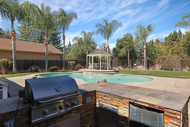 10117 Del Almendra Dr, Oakdale, CA 95361