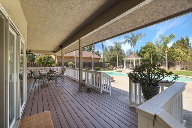 10117 Del Almendra Dr, Oakdale, CA 95361