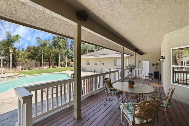 10117 Del Almendra Dr, Oakdale, CA 95361