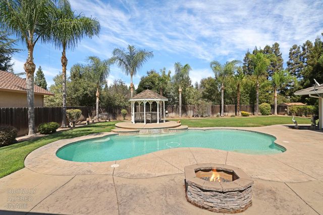 10117 Del Almendra Dr, Oakdale, CA 95361