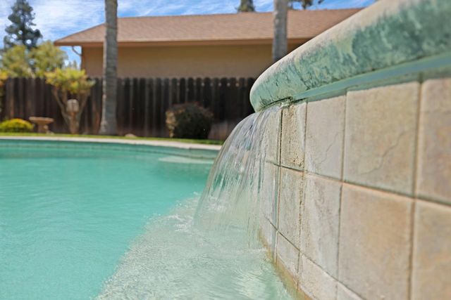 10117 Del Almendra Dr, Oakdale, CA 95361