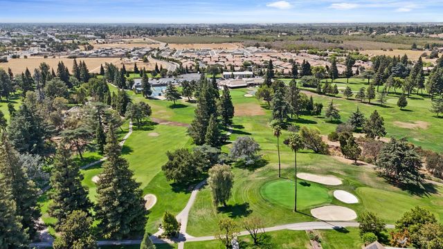 10117 Del Almendra Dr, Oakdale, CA 95361