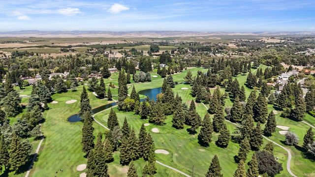 10117 Del Almendra Dr, Oakdale, CA 95361
