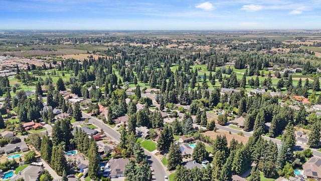 10117 Del Almendra Dr, Oakdale, CA 95361