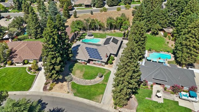10117 Del Almendra Dr, Oakdale, CA 95361