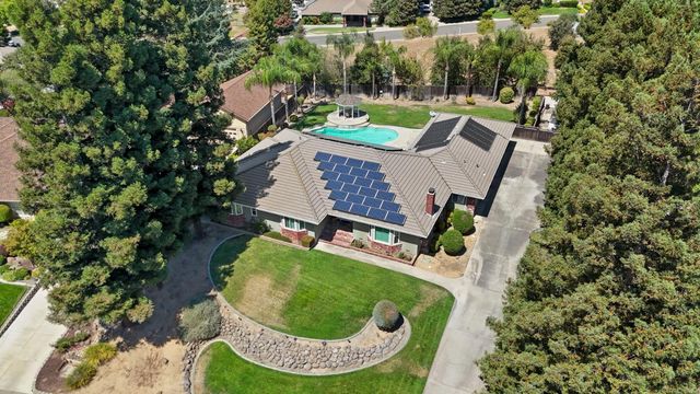 10117 Del Almendra Dr, Oakdale, CA 95361