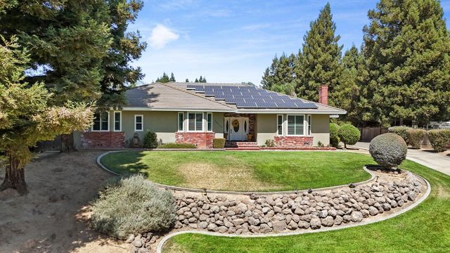 10117 Del Almendra Dr, Oakdale, CA 95361