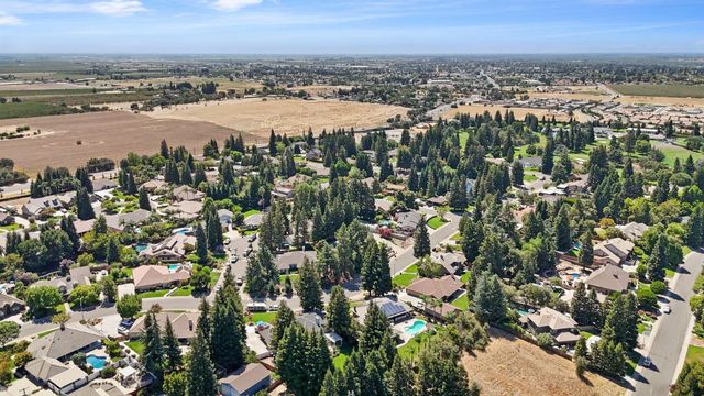 10117 Del Almendra Dr, Oakdale, CA 95361