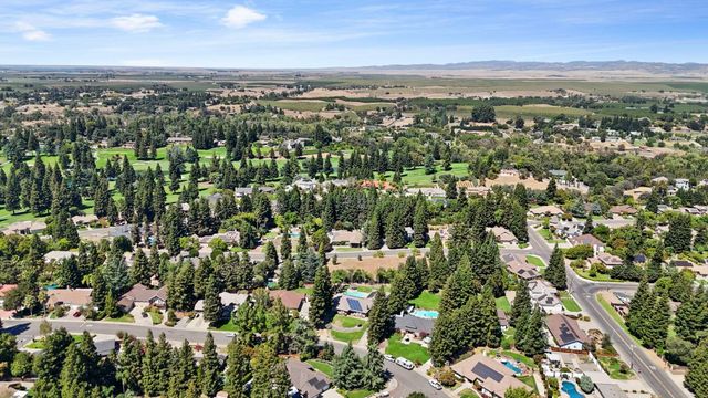 10117 Del Almendra Dr, Oakdale, CA 95361