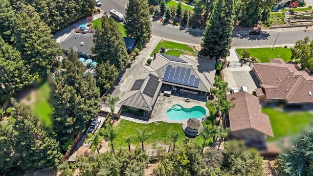 10117 Del Almendra Dr, Oakdale, CA 95361