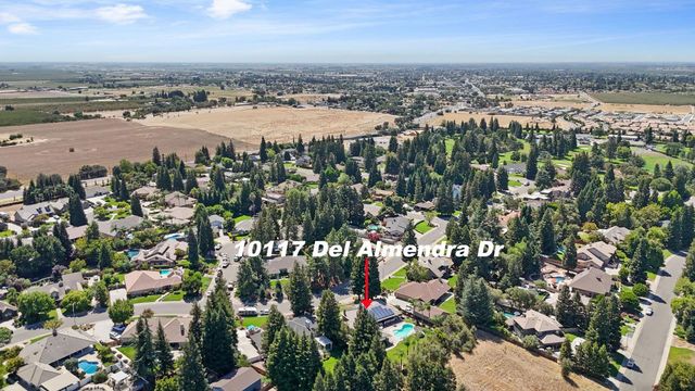 10117 Del Almendra Dr, Oakdale, CA 95361