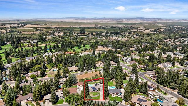 10117 Del Almendra Dr, Oakdale, CA 95361