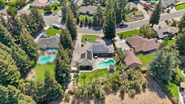 10117 Del Almendra Dr, Oakdale, CA 95361