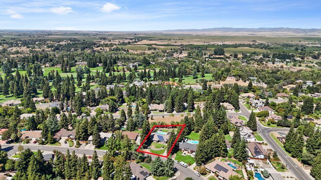 10117 Del Almendra Dr, Oakdale, CA 95361