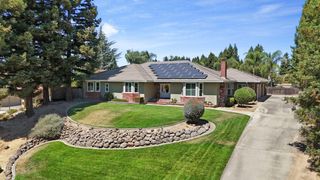 10117 Del Almendra Dr, Oakdale, CA 95361