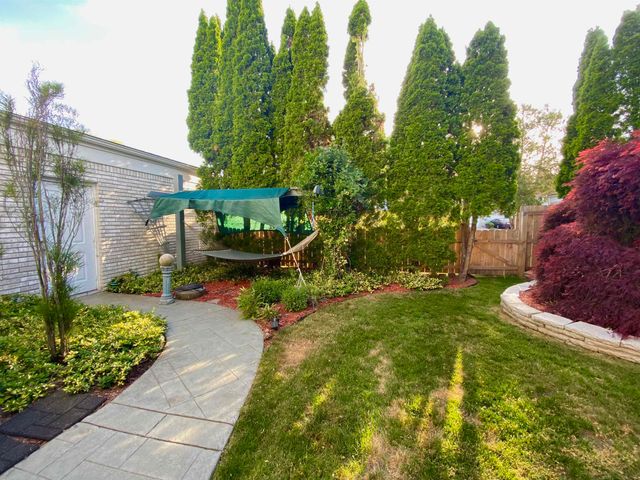 2330 Hillendale Drive, Rochester Hills, MI 48309