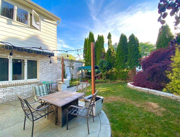 2330 Hillendale Drive, Rochester Hills, MI 48309