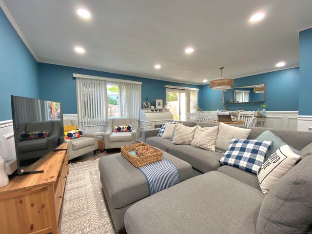 2330 Hillendale Drive, Rochester Hills, MI 48309