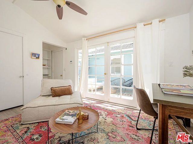 2213 Arizona Avenue ., Santa Monica, CA 90404
