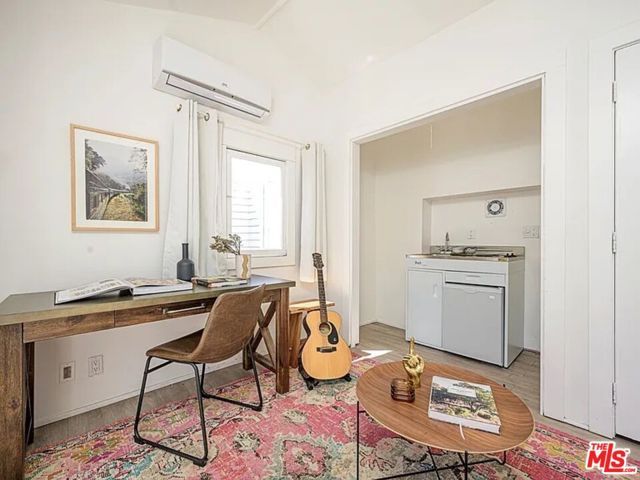 2213 Arizona Avenue ., Santa Monica, CA 90404