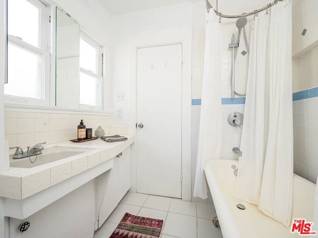 2213 Arizona Avenue ., Santa Monica, CA 90404