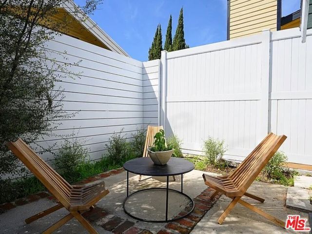 2213 Arizona Avenue ., Santa Monica, CA 90404