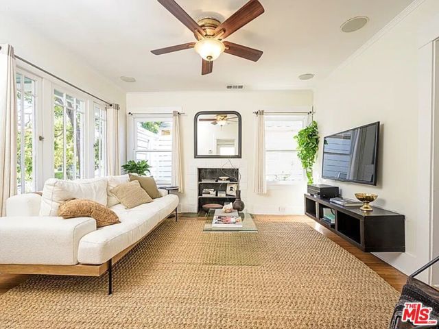 2213 Arizona Avenue ., Santa Monica, CA 90404