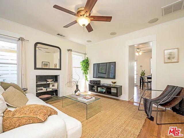 2213 Arizona Avenue ., Santa Monica, CA 90404