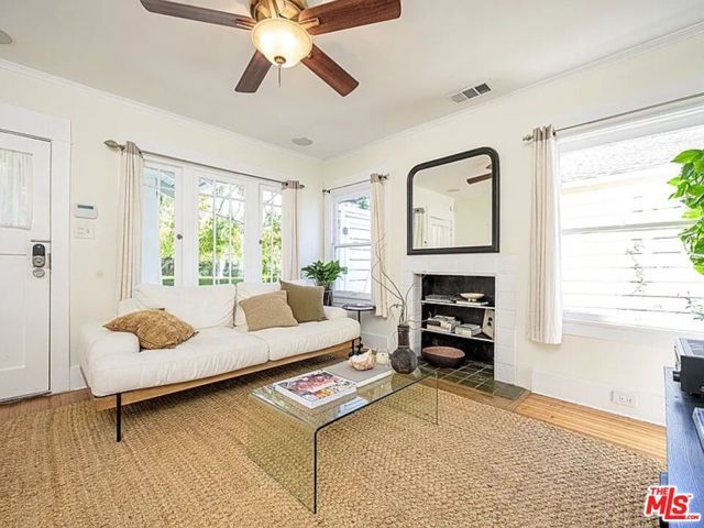 2213 Arizona Avenue ., Santa Monica, CA 90404
