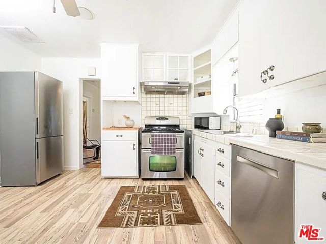 2213 Arizona Avenue ., Santa Monica, CA 90404
