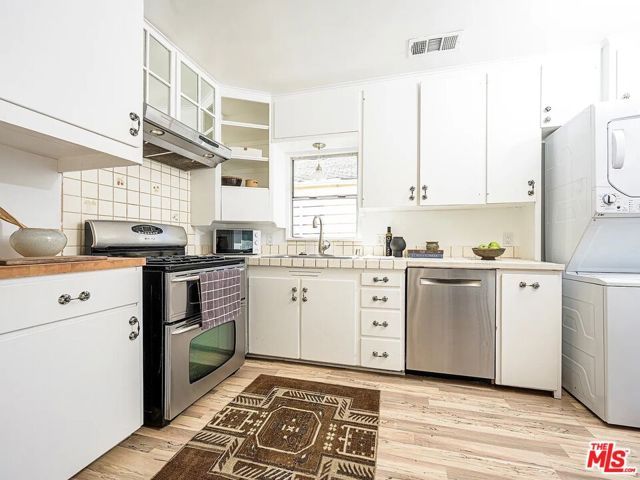 2213 Arizona Avenue ., Santa Monica, CA 90404