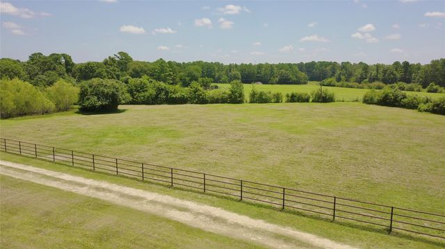 23495 Henson Road, Montgomery, TX 77356