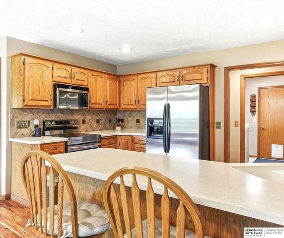 300 S Fillmore Street, Papillion, NE 68046