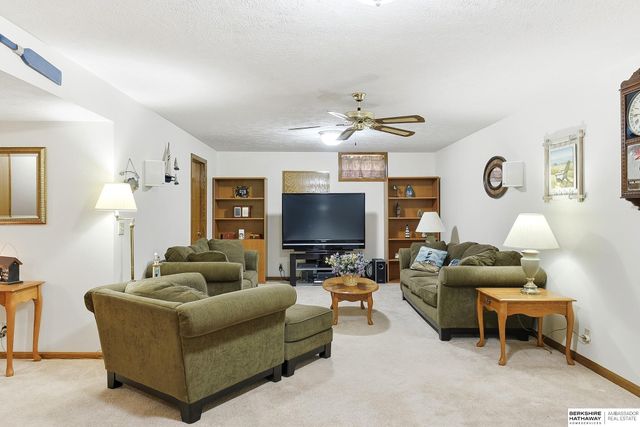 300 S Fillmore Street, Papillion, NE 68046