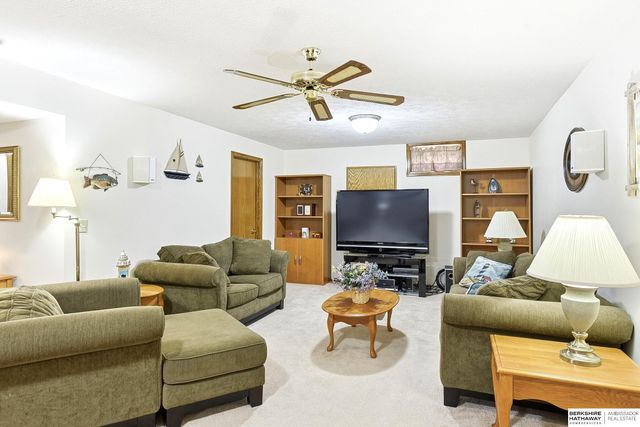 300 S Fillmore Street, Papillion, NE 68046